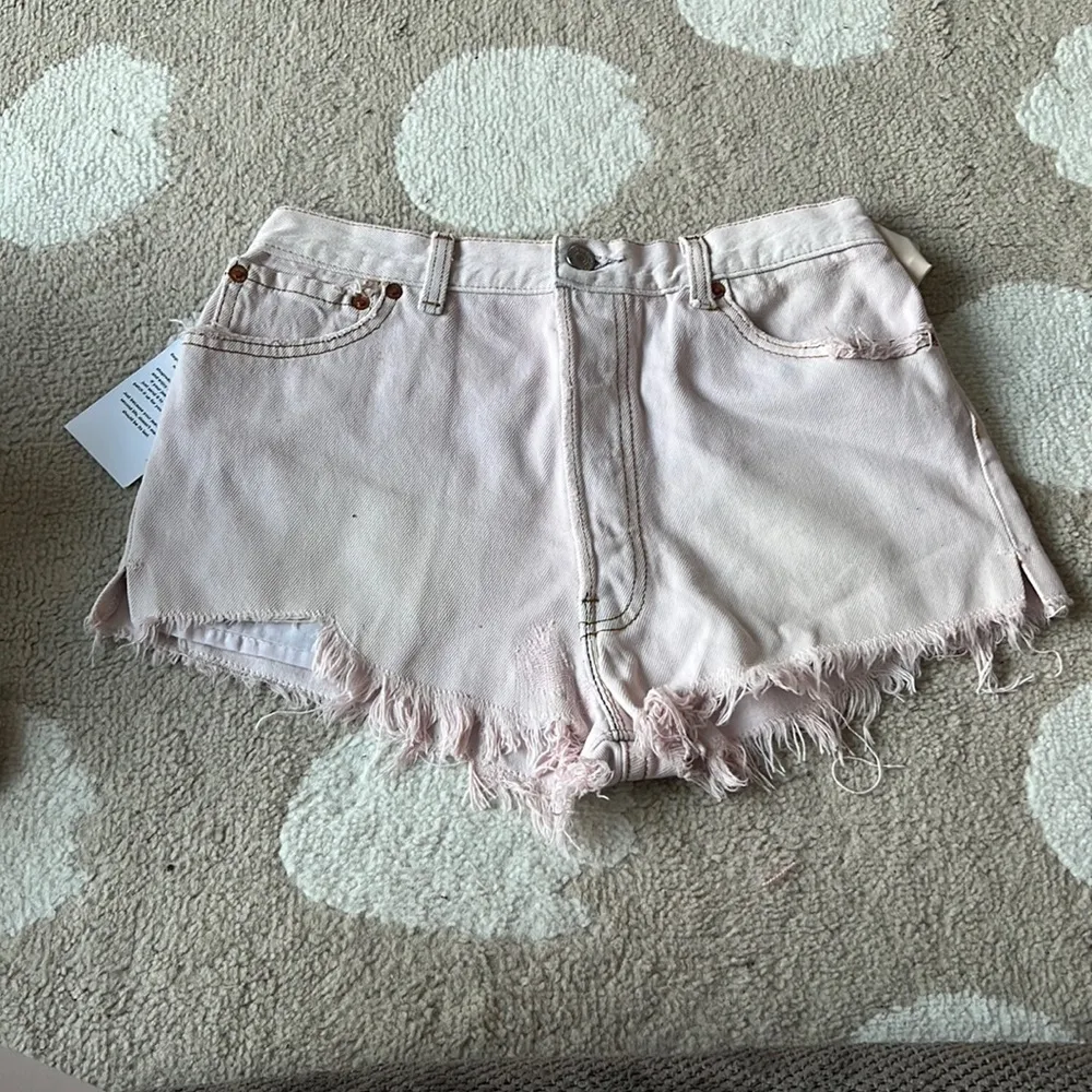 NWT REDONE x Levis pink denim shorts - Image 3