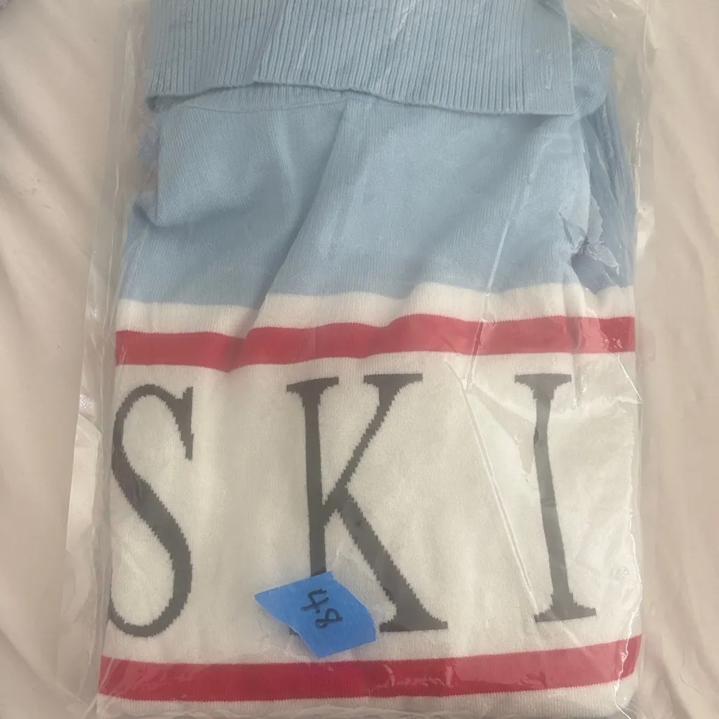 Light Blue and Red Women's Crew Neck Sweater Size XL - Image 10