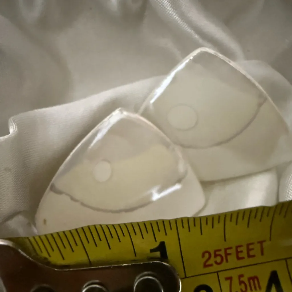 Vintage White Resin Triangle Stud Earrings Fan Clip‎ On Fish Pick - Image 4