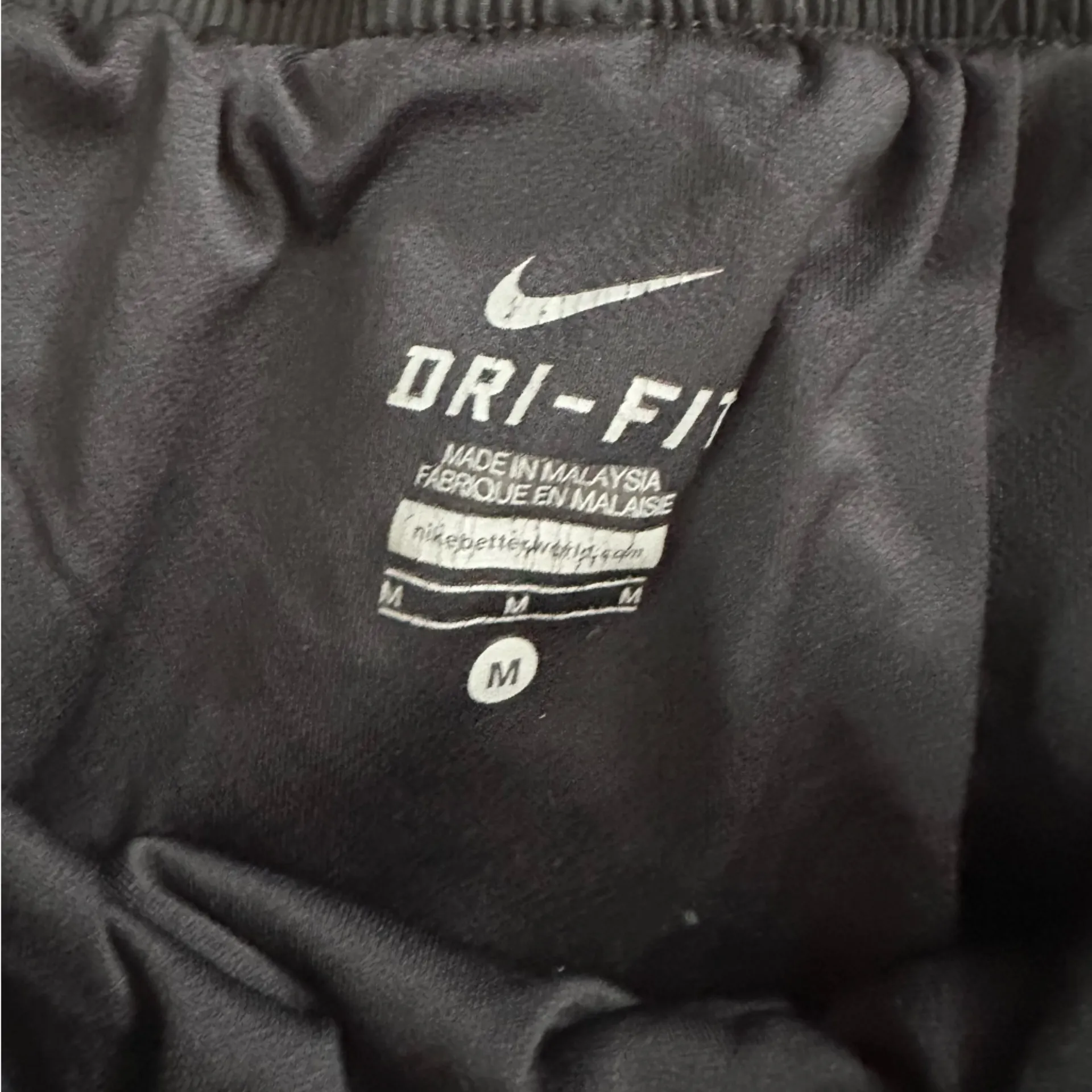 Nike Women's Black and Pink Athletic Shorts - Image 3