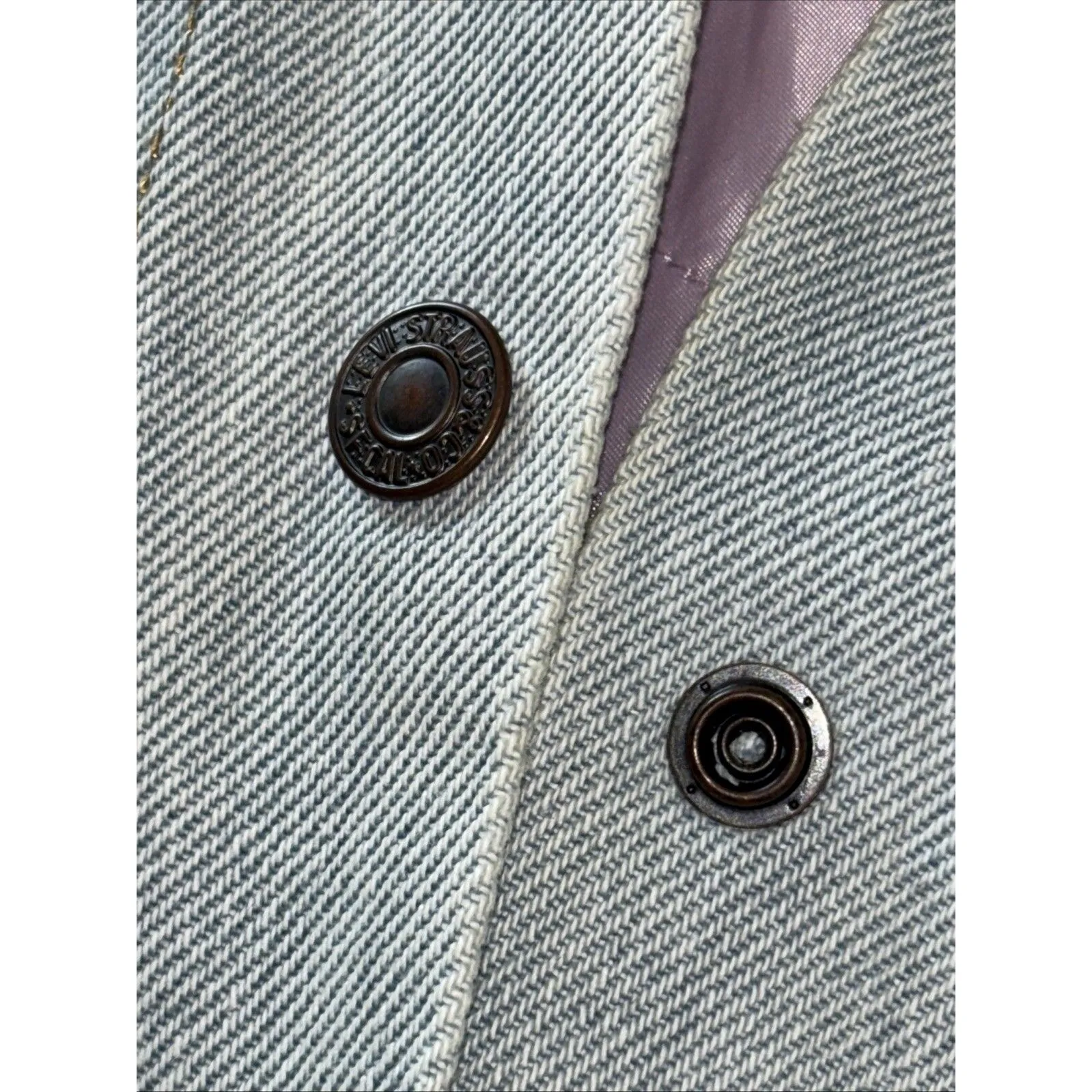 LEVI'S Women's Jean Jacket  Lavender Light Wash Size Medium - Image 7