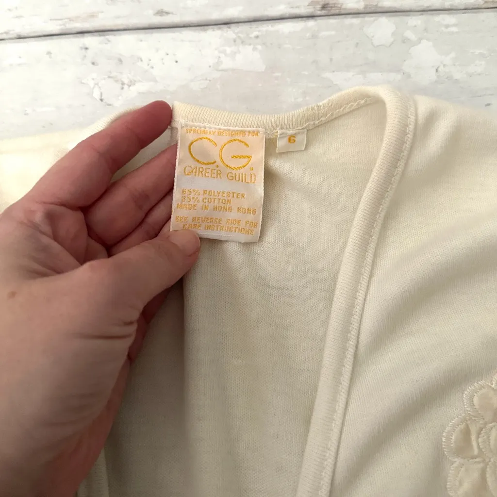 Women’s Size 6 Cream Colored Cardigan Sweater Rose On Lapel Waist Tie - Image 3