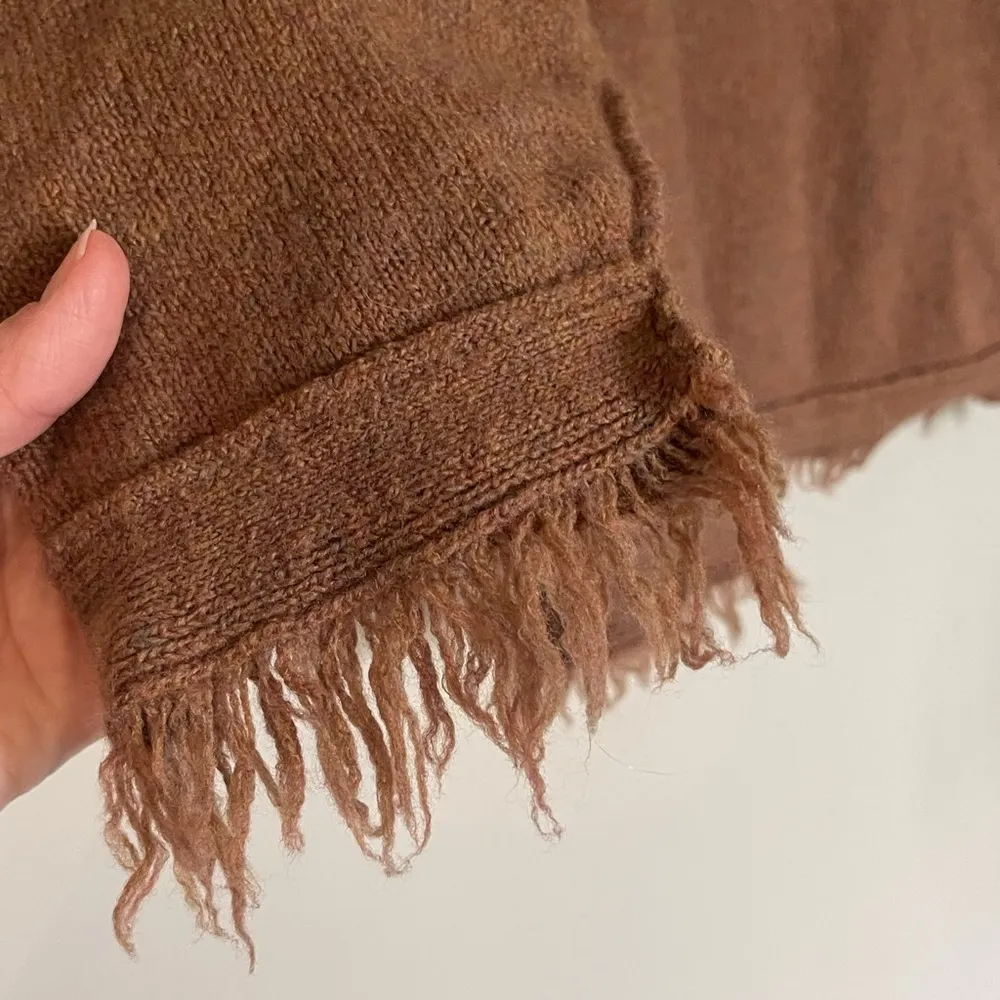 Free People Size SMALL Brown Irresistible Oversized VNeck Frayed Fringed Sweater - Image 11