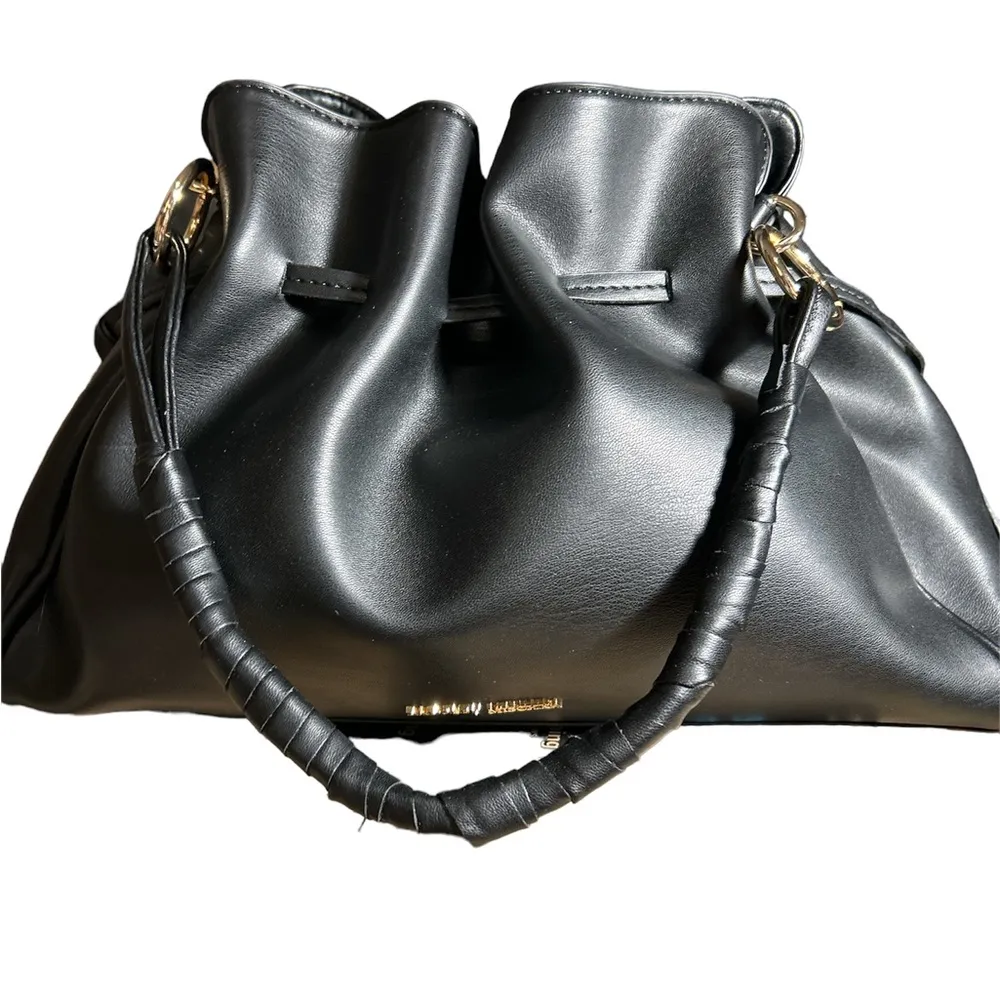 BADGLEY MISCHKA Black medium size bucket bag, Gold hardware, button closure - Image 2