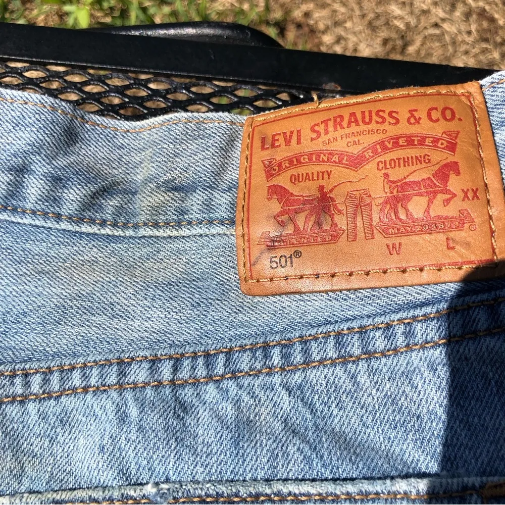  | 501 Button Fly Distressed Cut Off Short Size 33 100% Cotton - Image 6