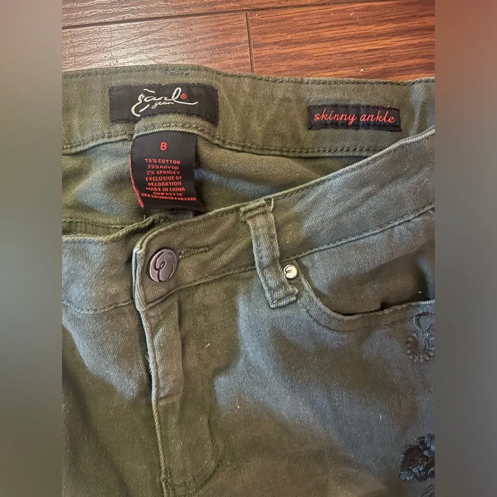 Womens Earl Jeans army green floral skinny ankle jeans Size 8 - Image 2