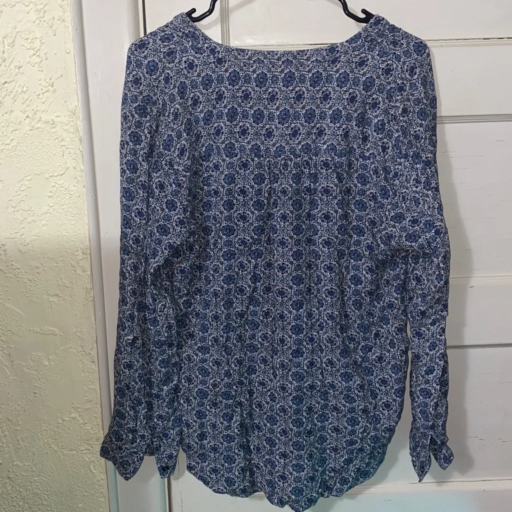 Roz & Ali Blue & Black Floral V-Neck High Low Button Up Embellished Blouse - Image 2