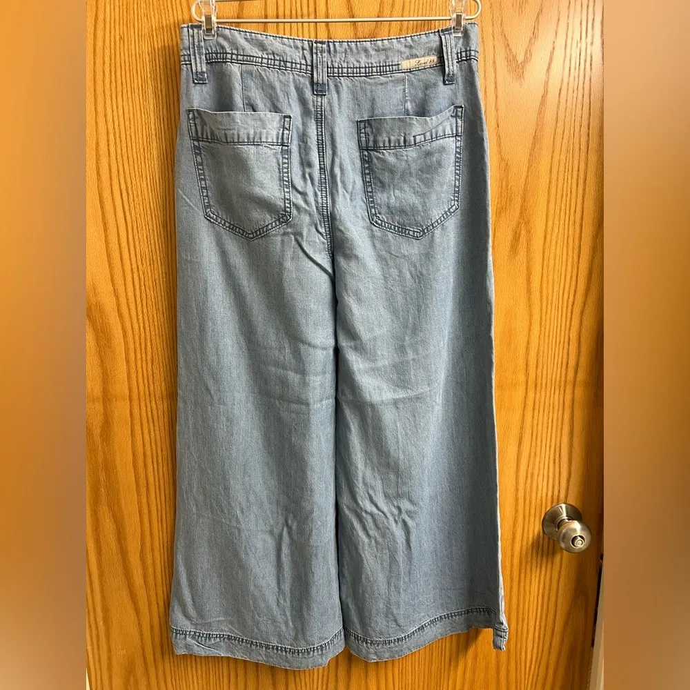 Level 99 Anthropologie light wash - Image 5