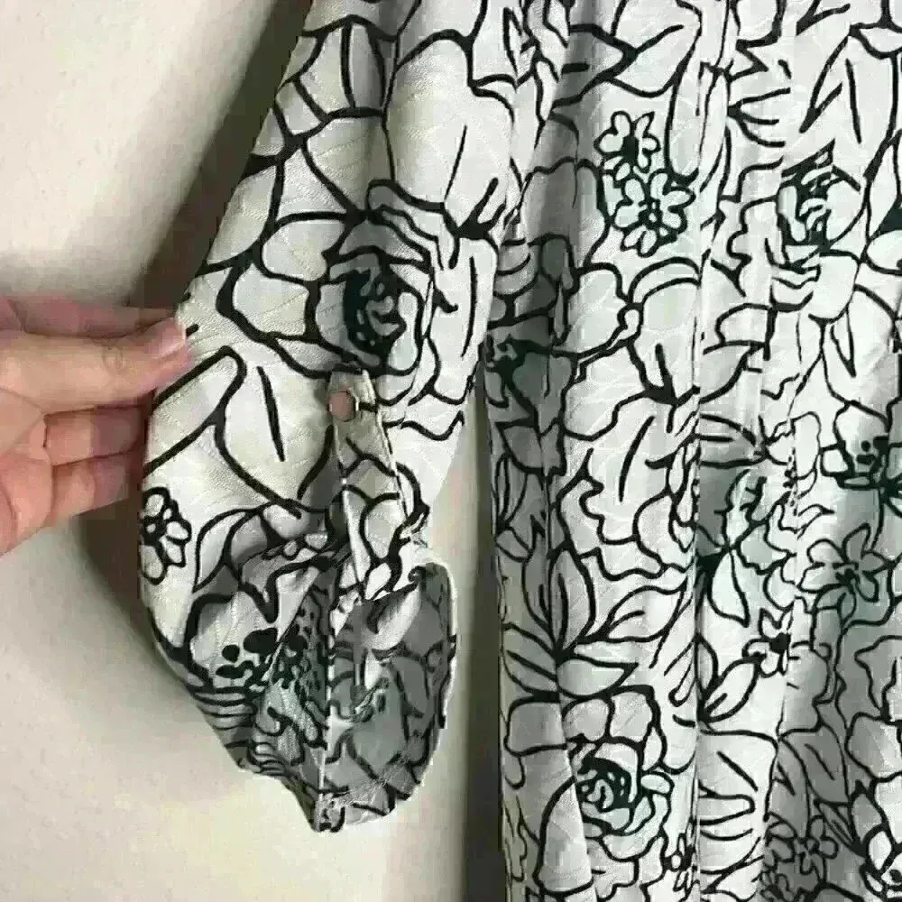 NWT Cathy Daniels Simply Textured Roll Tab Sleeve Print Top‎ Sz S - Image 8