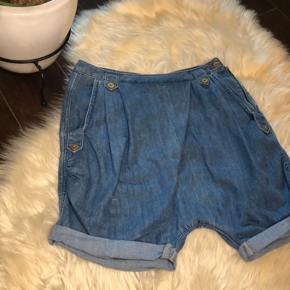 Topshop moto denim shorts size 6 - Image 3