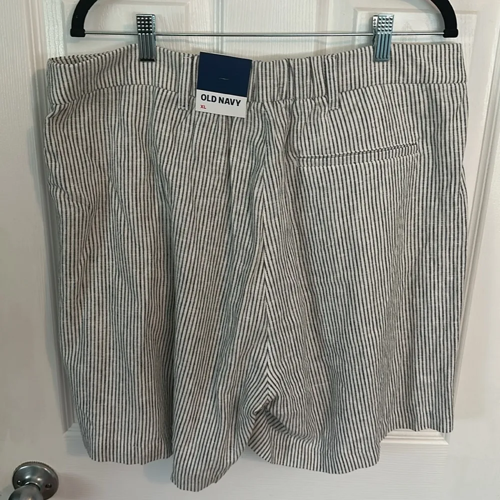Old Navy Black and White Striped Pants - Image 3