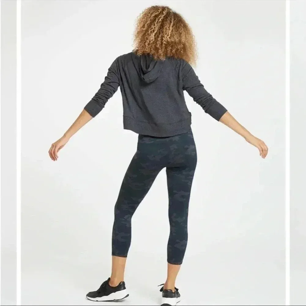 SPANX Look at Me Now Seamless Cropped Leggings Black Camo Sz M - Image 3