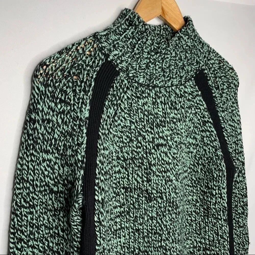 Theory  Riona Ultra Fine Wool Sweater Size Medium - Image 4