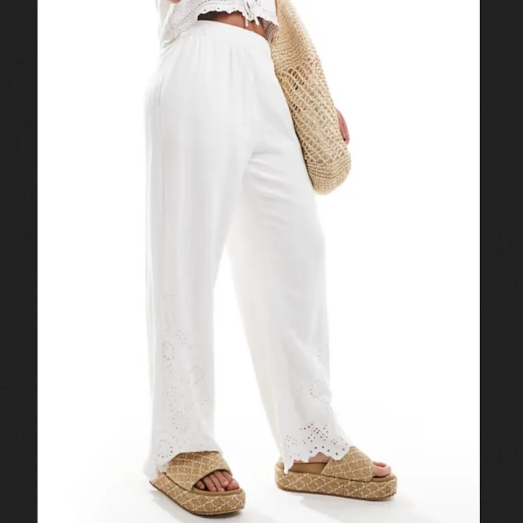 Abercrombie & Fitch Ultra High Wide-Leg Eyelet Linen-Blend Pants White XXL Short - Image 2