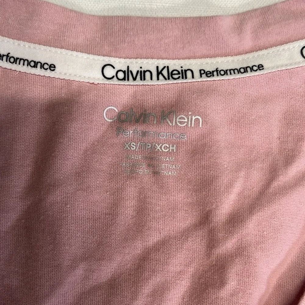 CK Performance V-Neck Woven Logo Patch T-Shirt- XS - Image 6