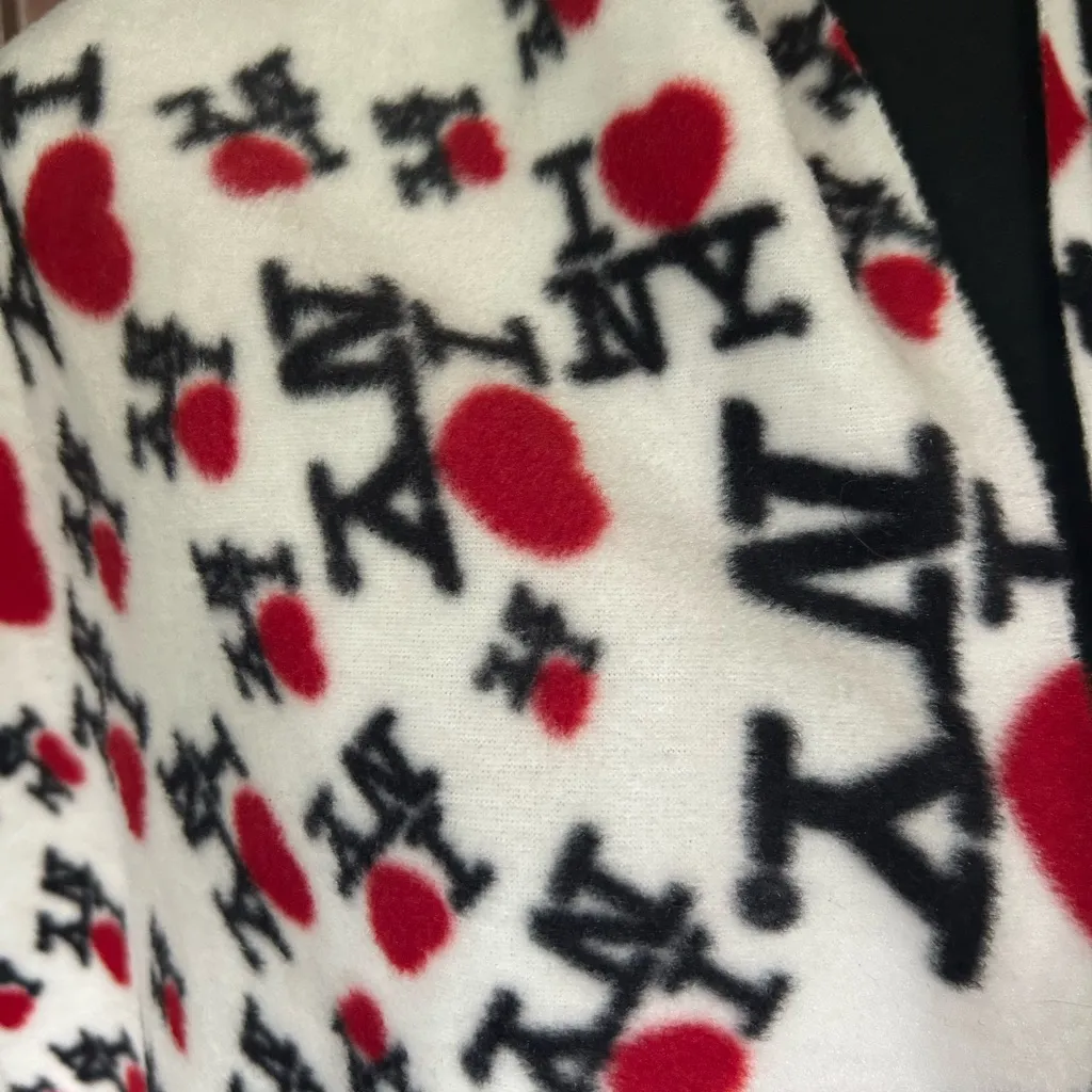 White and Red NY Patterned Scarf - Image 2