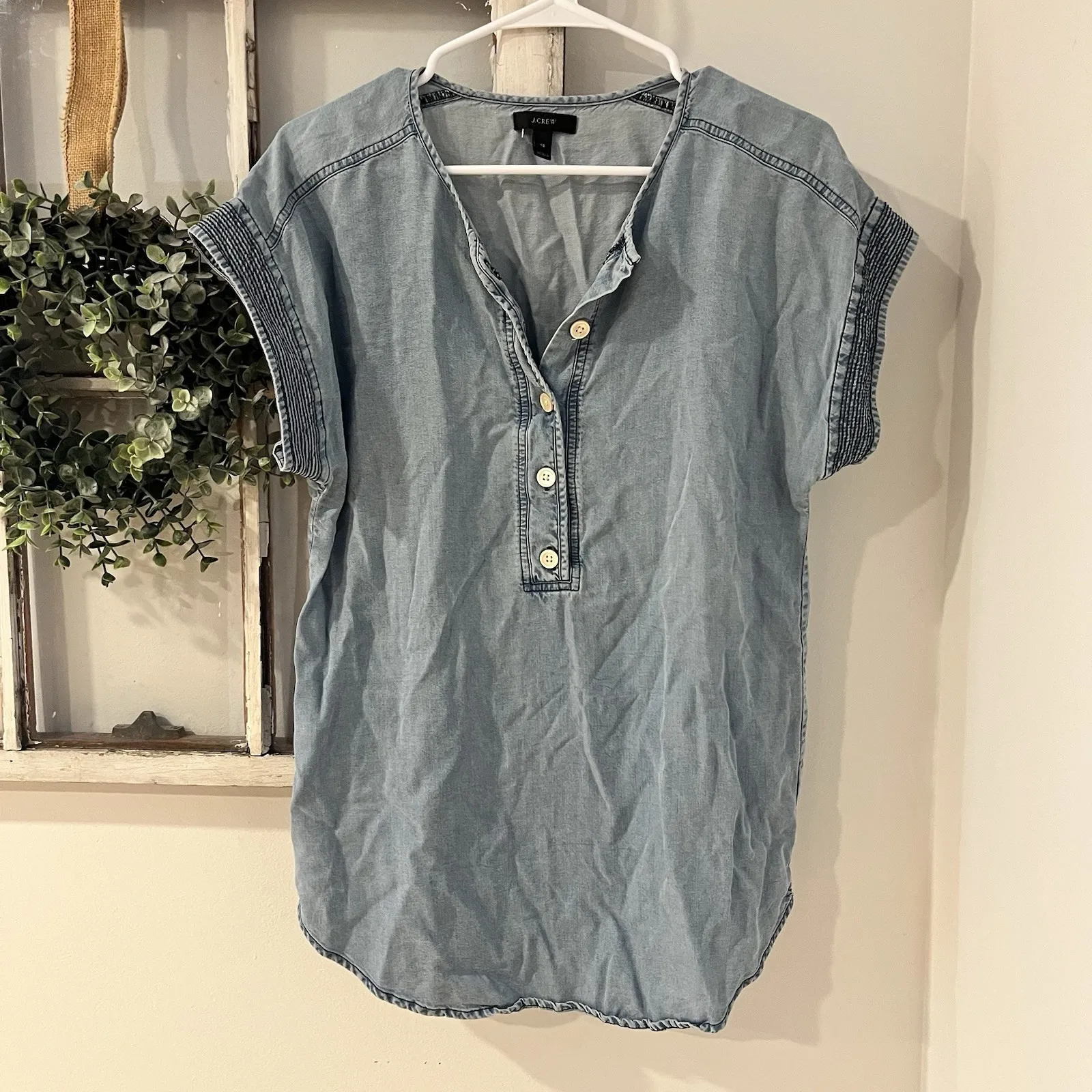 J. Crew Blue Chambray Denim Top Women's Size XS Quarter Button Detail Sleeve - Image 2