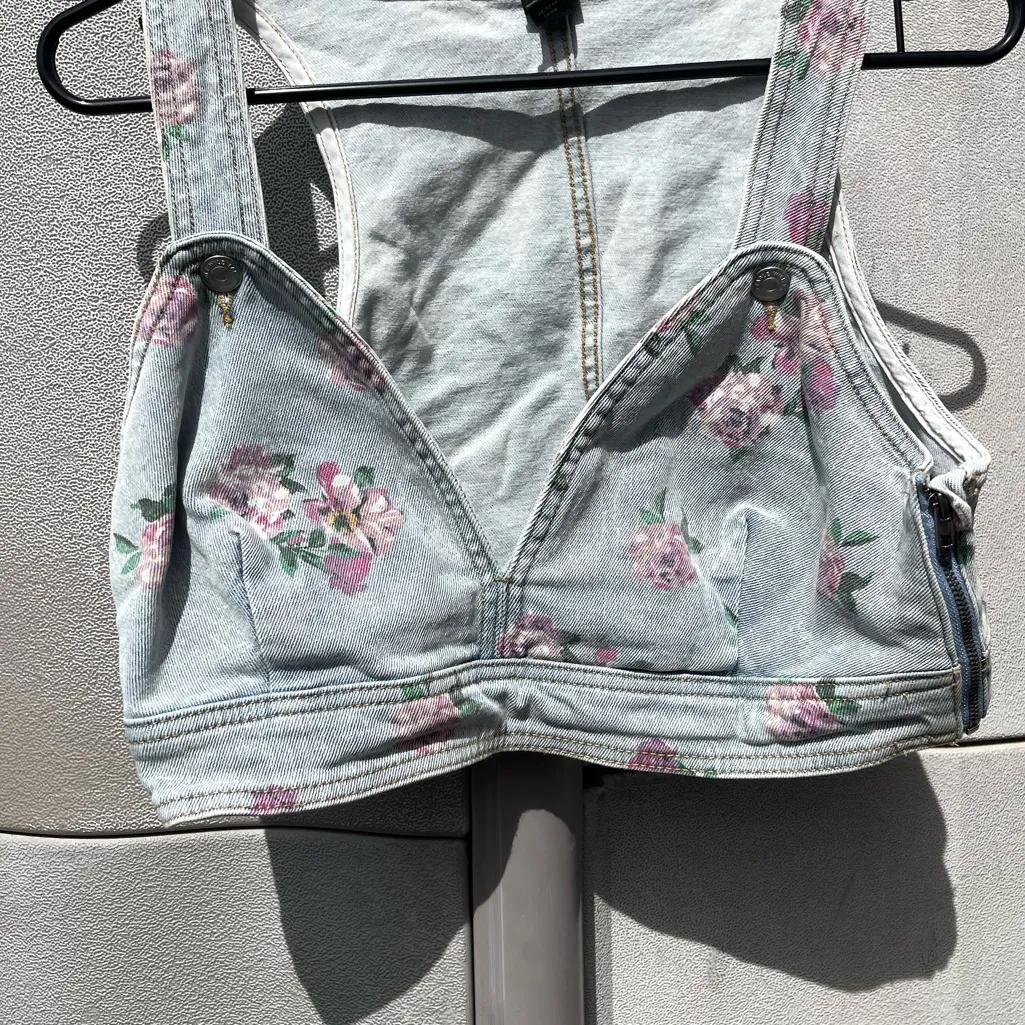 Wild Fable Denim Vest Tank Cropped Light Wash Floral Print Women's Sz M - Image 2
