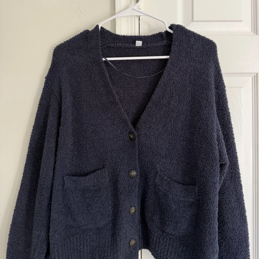 Uniqlo Cardigan Womens XS Navy Cropped Button Up Sweater With Front Pockets - Image 2