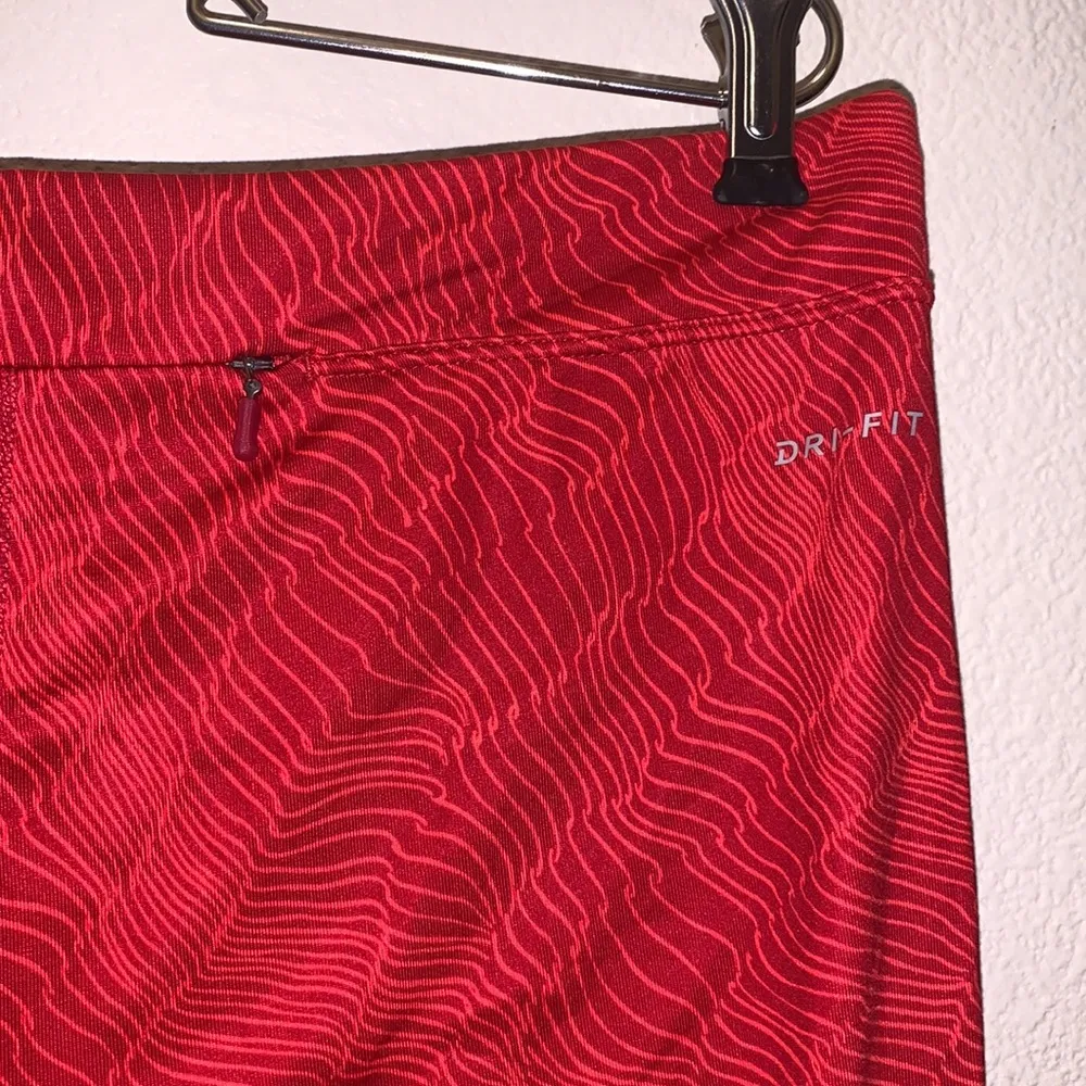 Nike Dri Fit red patterned cropped athletic leggings - Image 7