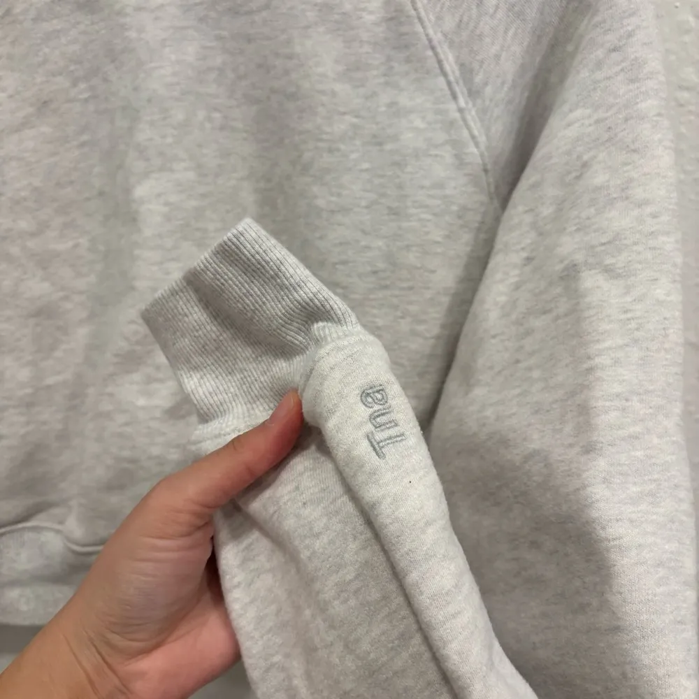 Aritzia TNA cozy fleece raglan grey cropped crewneck sweater - Image 3