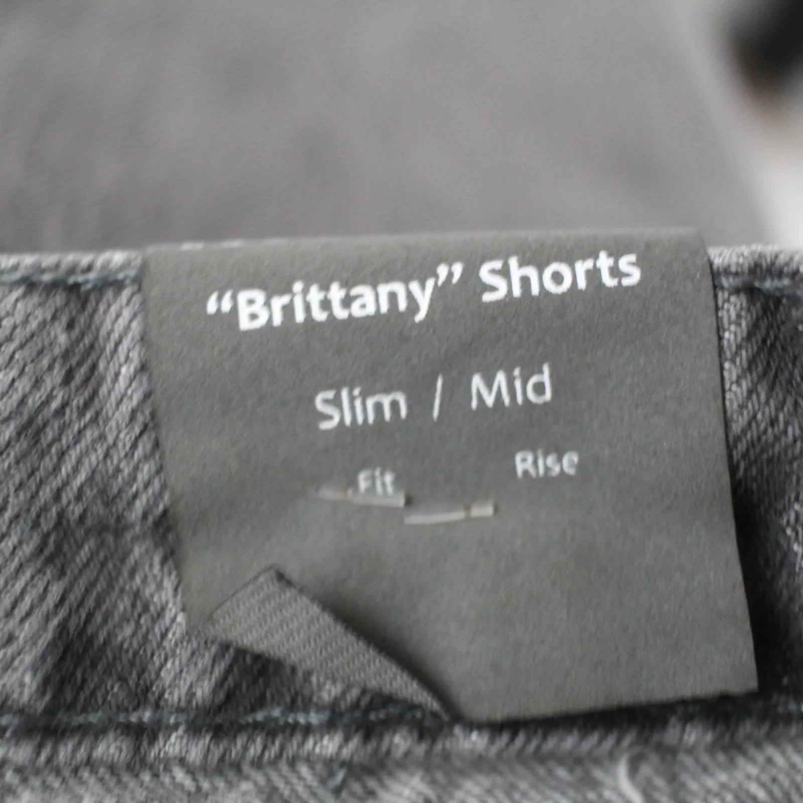 Tractr Brittany Mid Rise Fray Hem Slim Shorts Size 14 NWT Black - Image 3