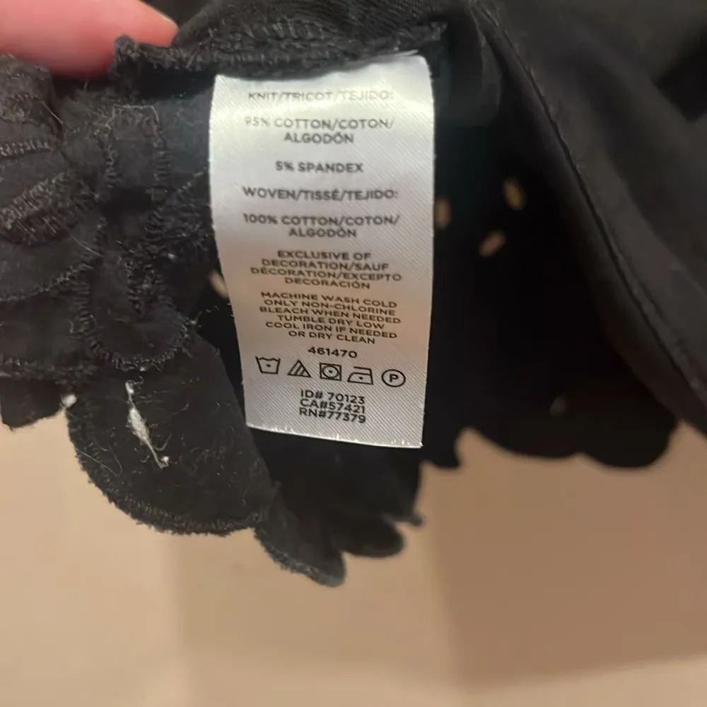 Ann Taylor Women’s Black Pleated Back Swing Blouse Eyelet Lace Size Medium - Image 9