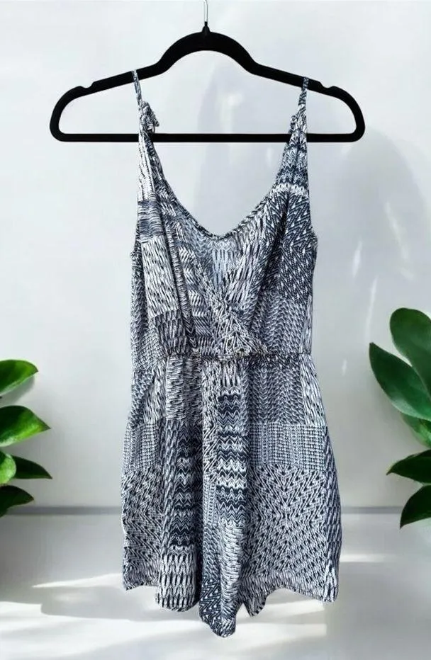 BCBG Maxazria Reversible Romper with Pockets Small - Image 2