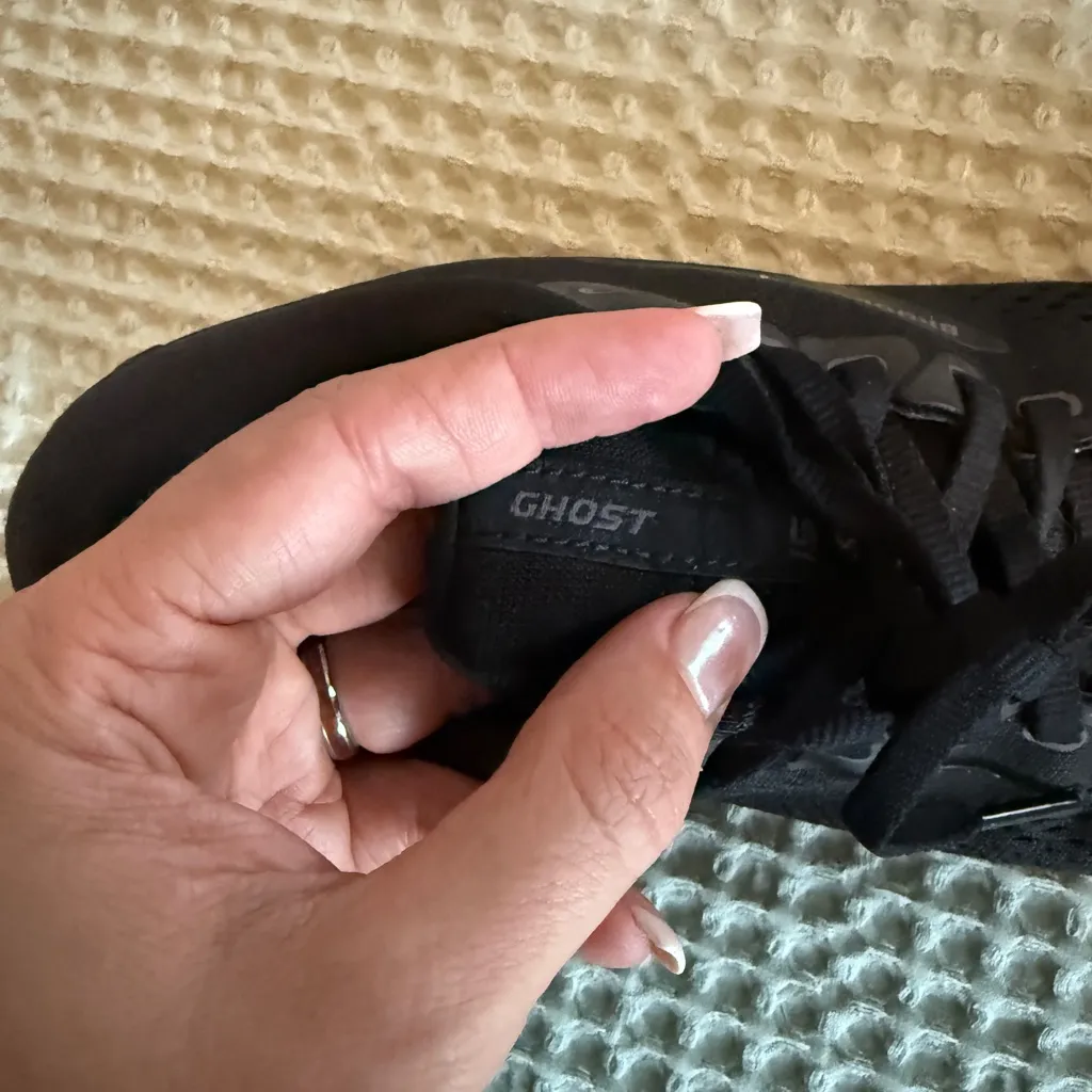 Brooks Ghost 15 Size 7.5 - Image 6