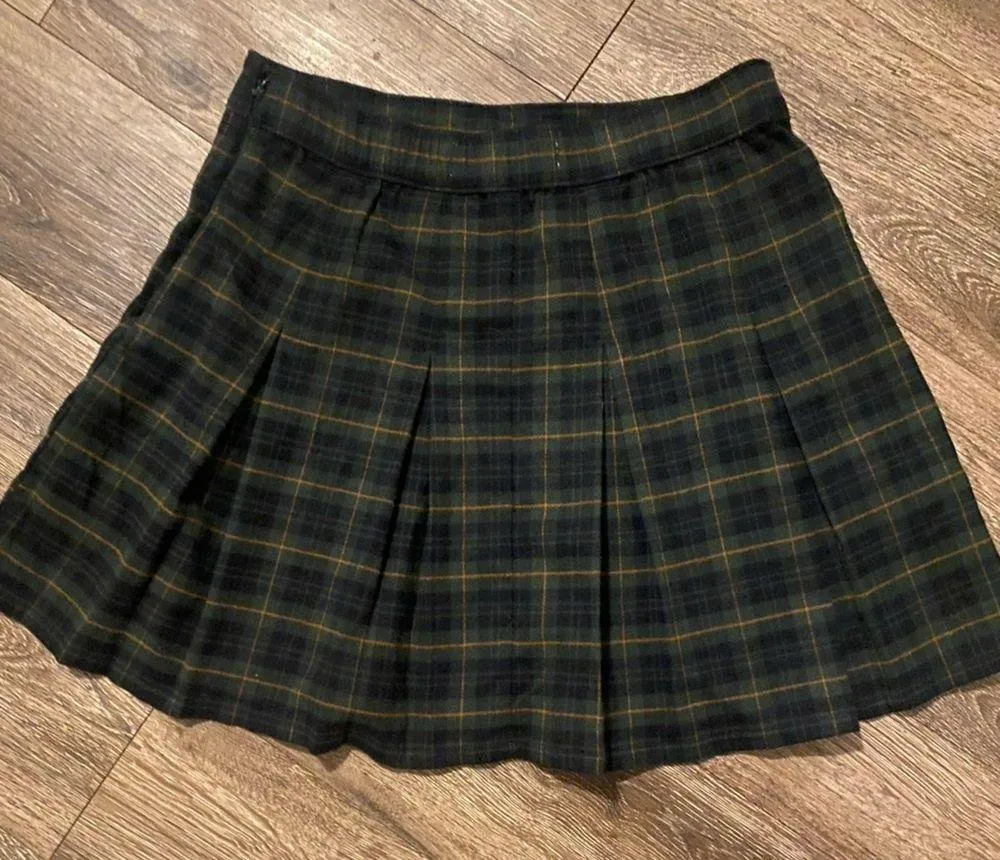 EUC Hollister Pleated Plaid Mini Skirt Size Medium School Girl Preppy Valley - Image 3
