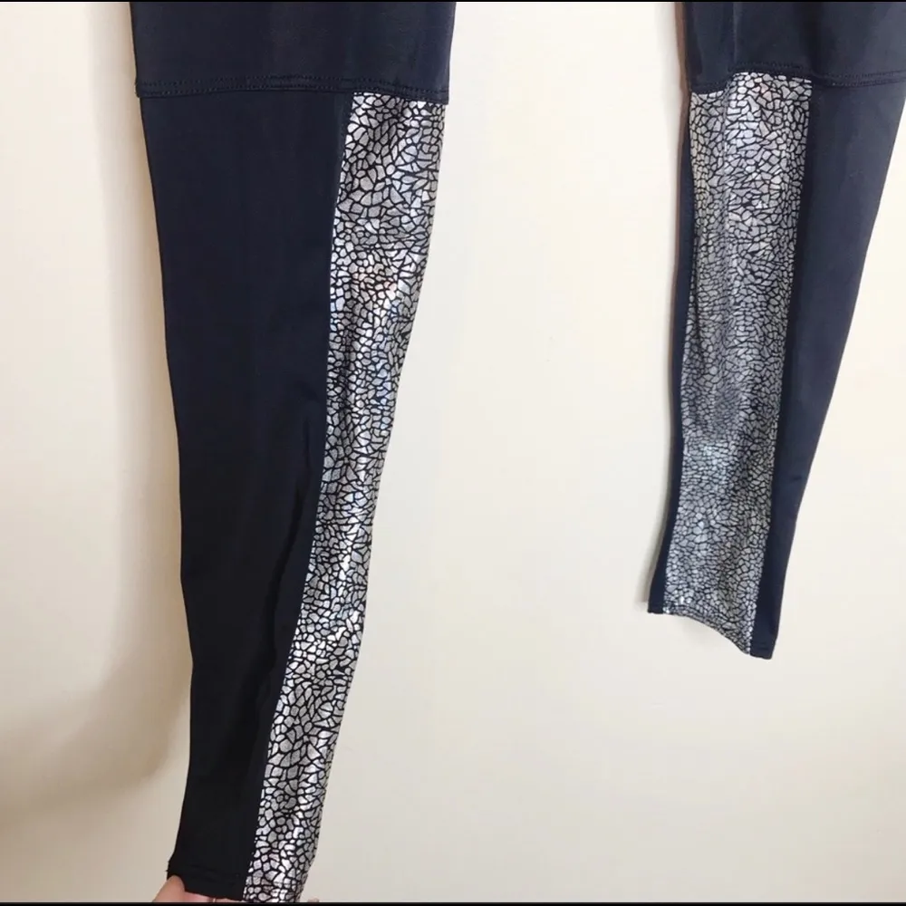 Onzie  Shaper Black Metallic Colorblock Legging - Image 4