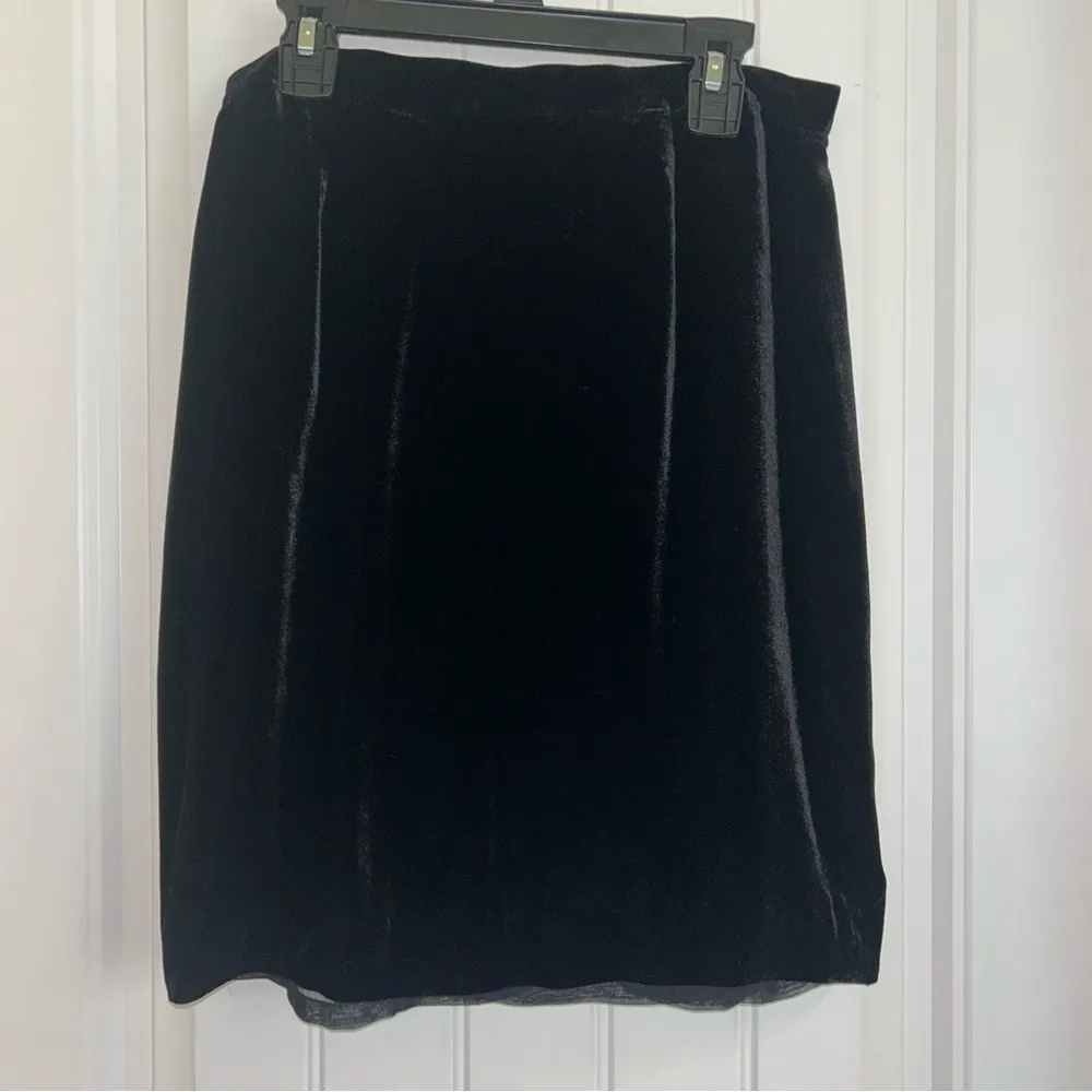 Ann Taylor, black velvet pencil skirt, women, 8P - Image 2