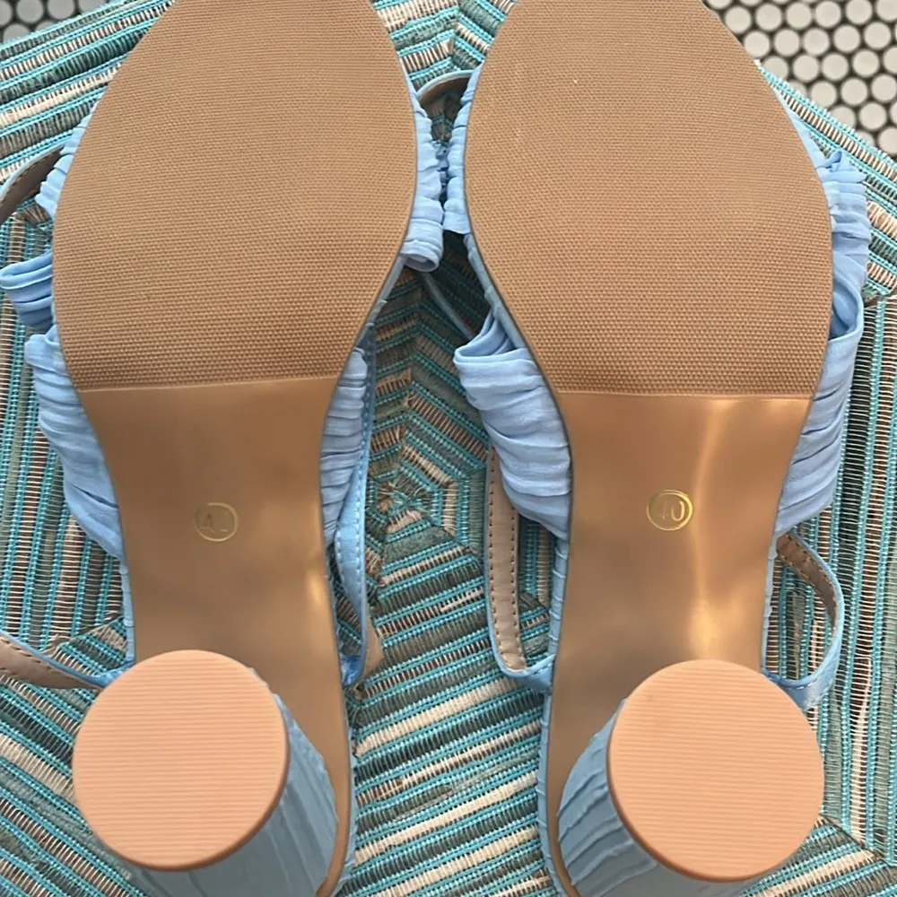 Bow Knot Chunky Heel Sandals in Light Blue Size 9 - Image 6