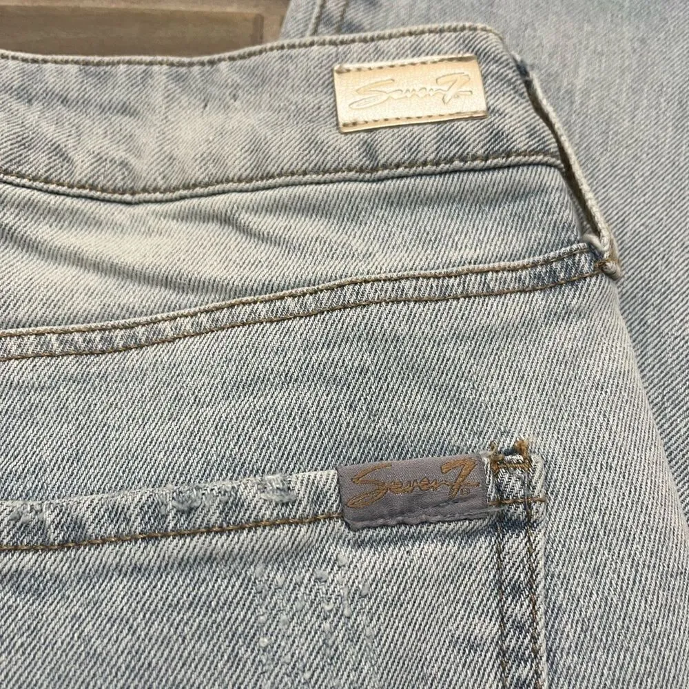 Seven7 weekend slim fit jean size 8 light wash distressed - Image 4
