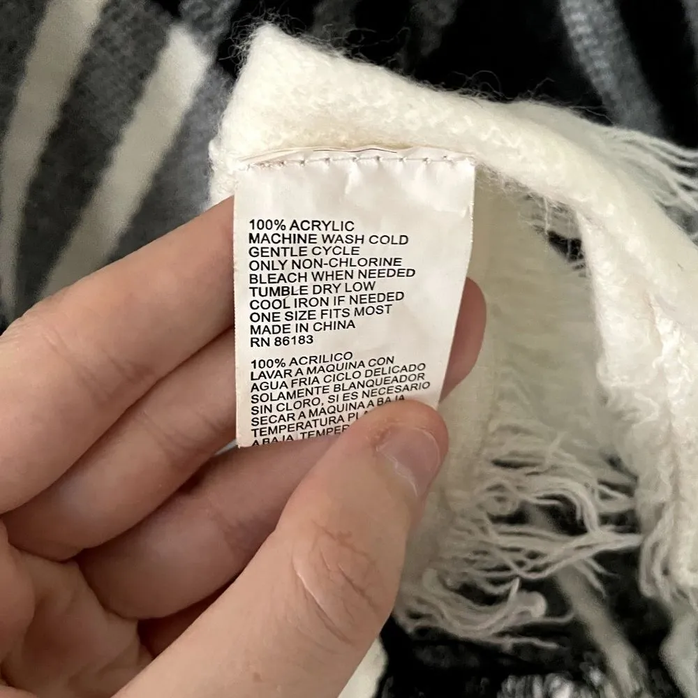 Black and white checkered poncho acrylic knit warm pullover frayed boho chic Size undefined - Image 4