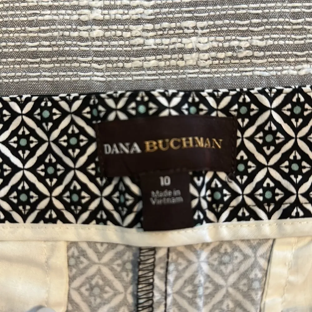 Women's Dana Buchman Cropped Black White Medallion Pants Size 10 EUC #7419 - Image 4