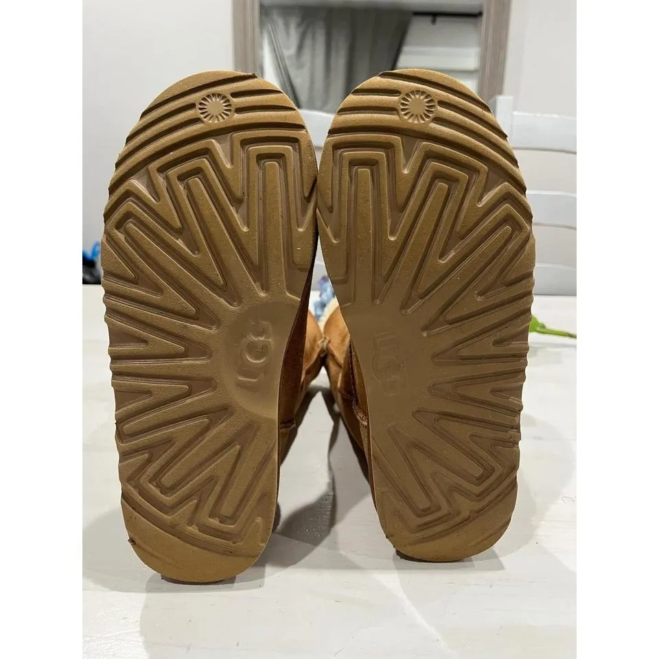 UGG Button Bailey Boots Chestnut Brown Suede‎ Sheepskin Lined Boots Size 8 - Image 5