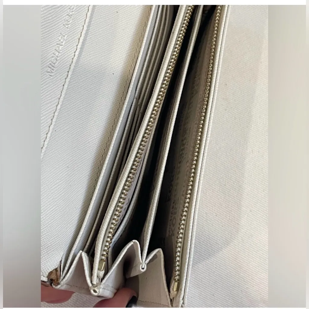 Michael Kors Jet Set Slim Flap Wallet in the vanilla&brown signature logo print. - Image 2