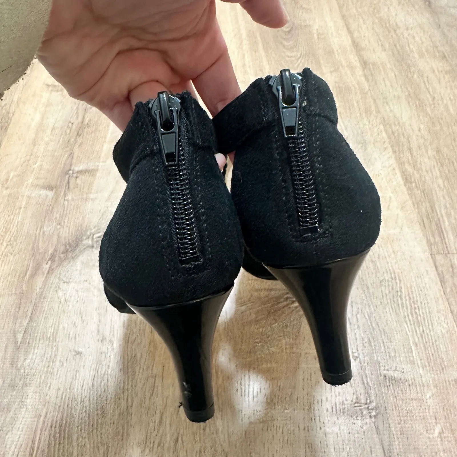 LifeStride | Women's Flex Black Micron Suede Cutout High Heel Shoes, Size 5M - Image 6