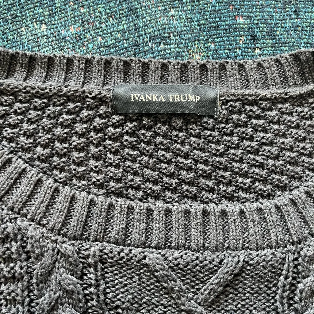 Ivanka Trump Asymmetrical Cable Knit Sweater Women’s L Gray Zip Hem Pullover Y2K - Image 13