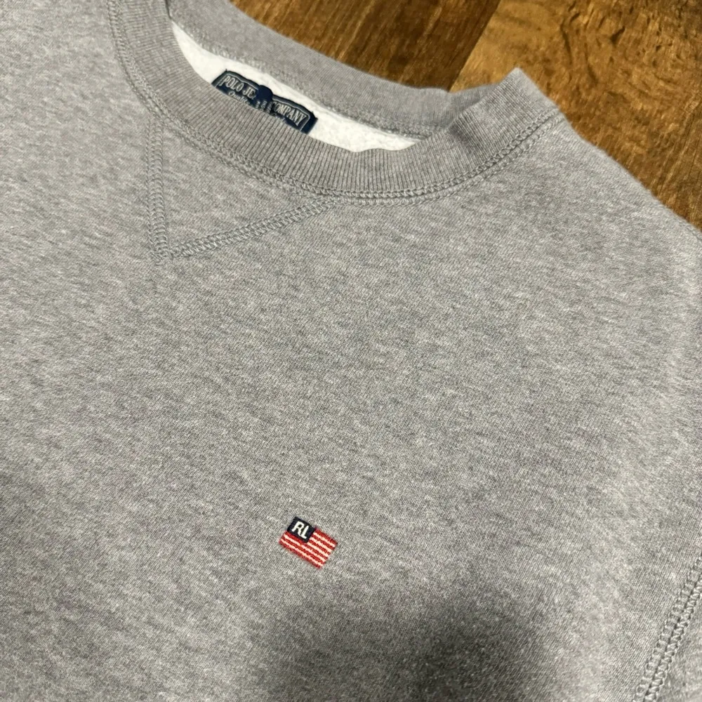 Vtg Y2K Polo Ralph Lauren Cropped Pullover Crewneck Sz Medium Grey Flag - Image 5