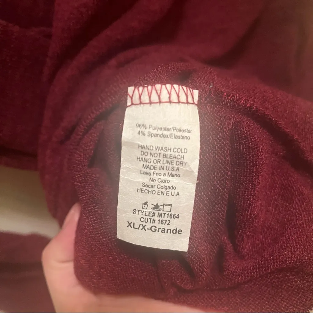 Mai Soli lightweight sweater with front pocket in burgundy size xl Red - Image 4