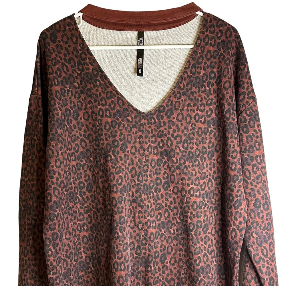 Victoria’s Secret Victoria Sport Choker Sweatshirt‎ Animal Print Small Oversize. - Image 2