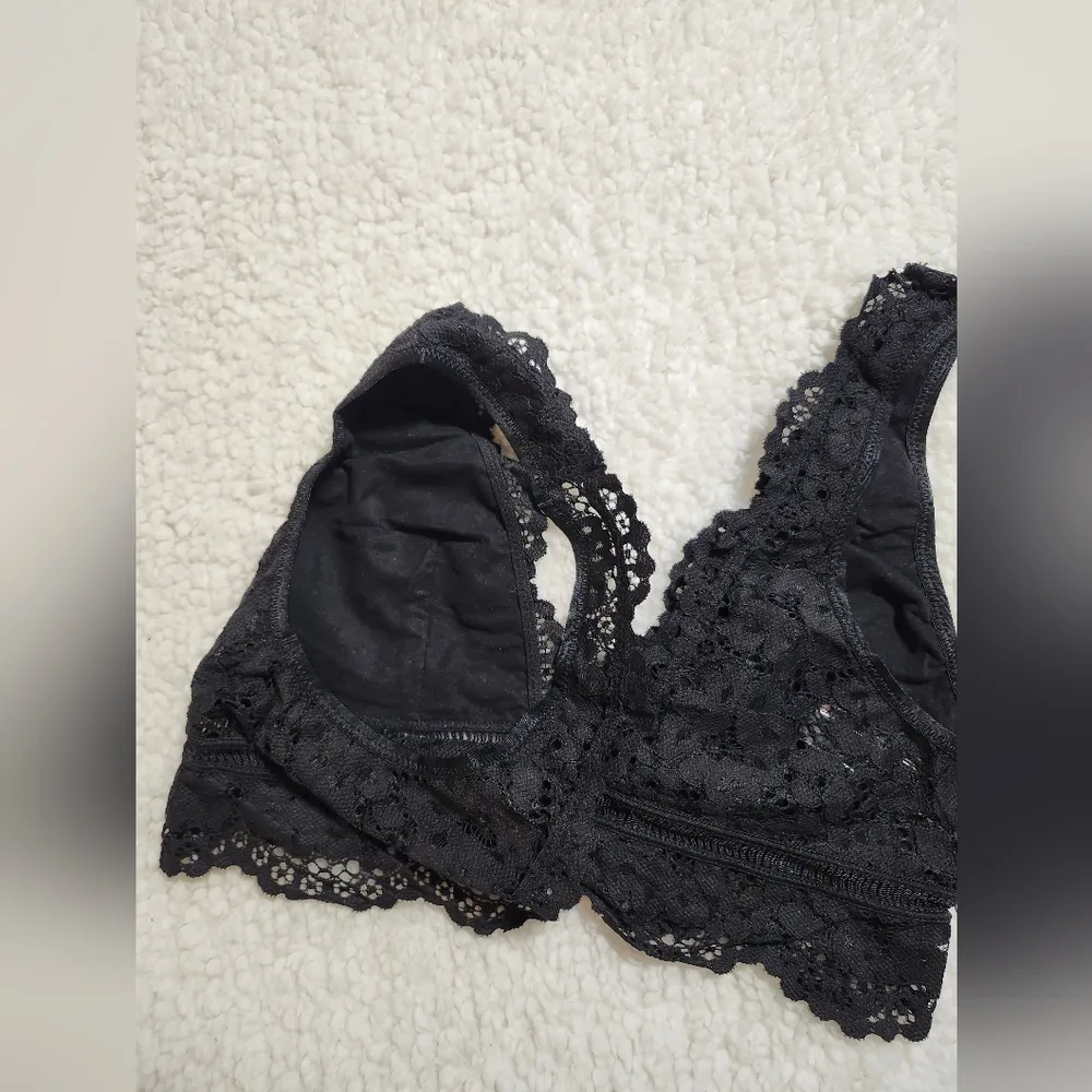 Victoria Secret Body Black Crochet Lace unlined Wireless Bralette Size Small - Image 4