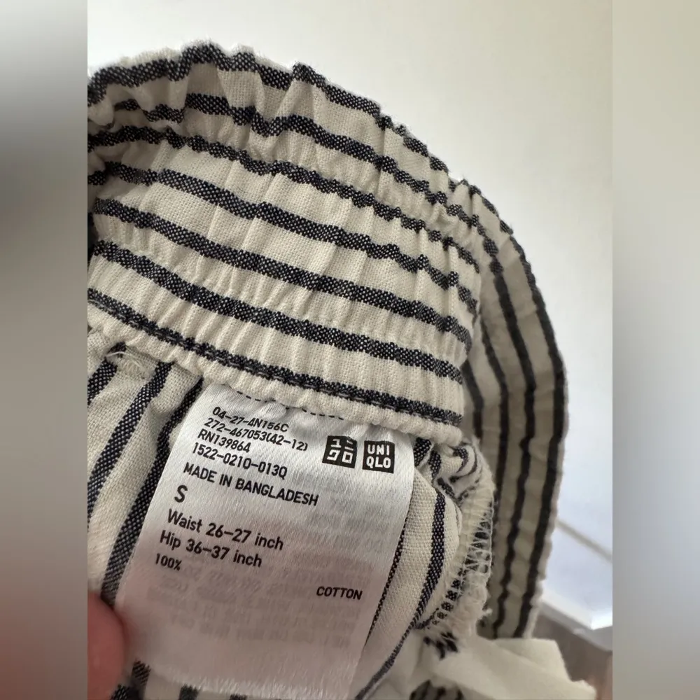 Uniqlo Blue and White Striped 100% Cotton Pull On Elastic Waist Front Tie Shorts - Image 5