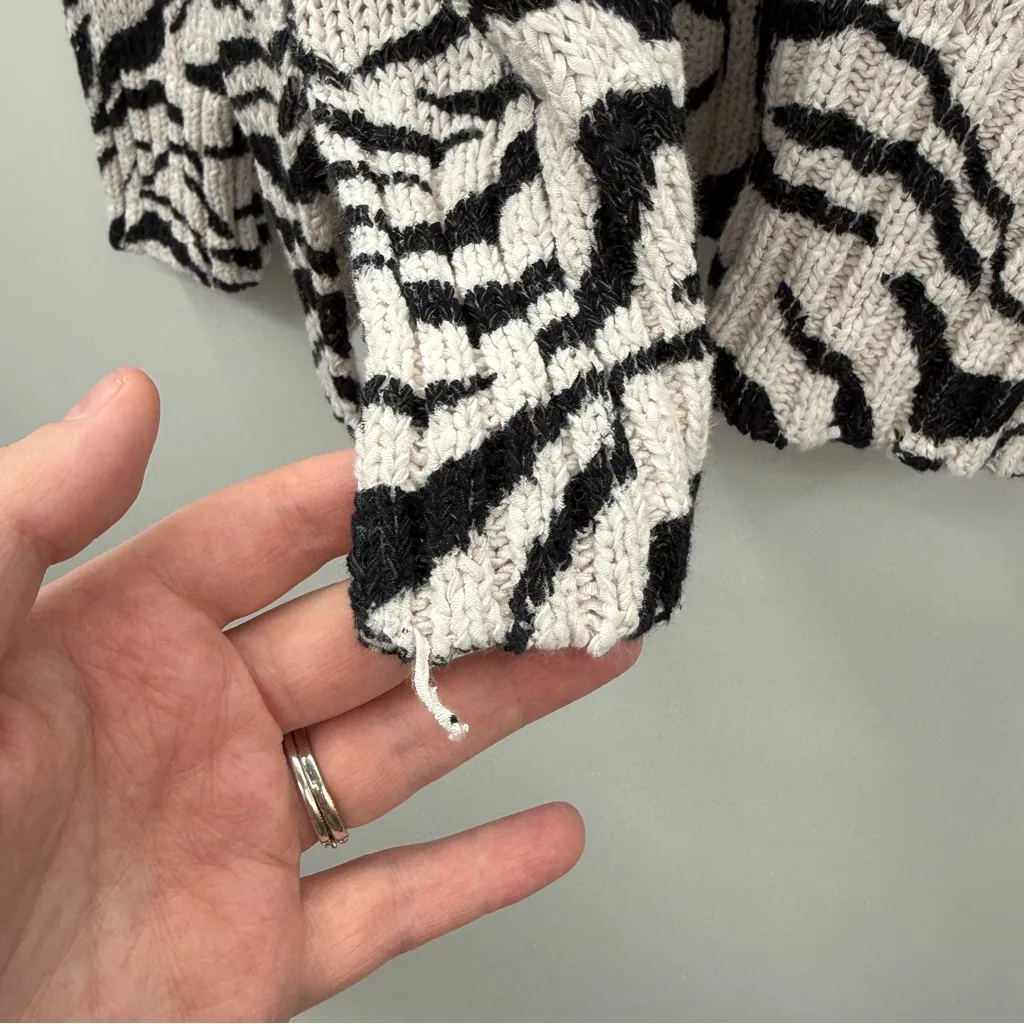 Show Me Your Mumu Hug Me Zebra Print Long Sleeve V Neck‎ Sweater Sz M - Image 10