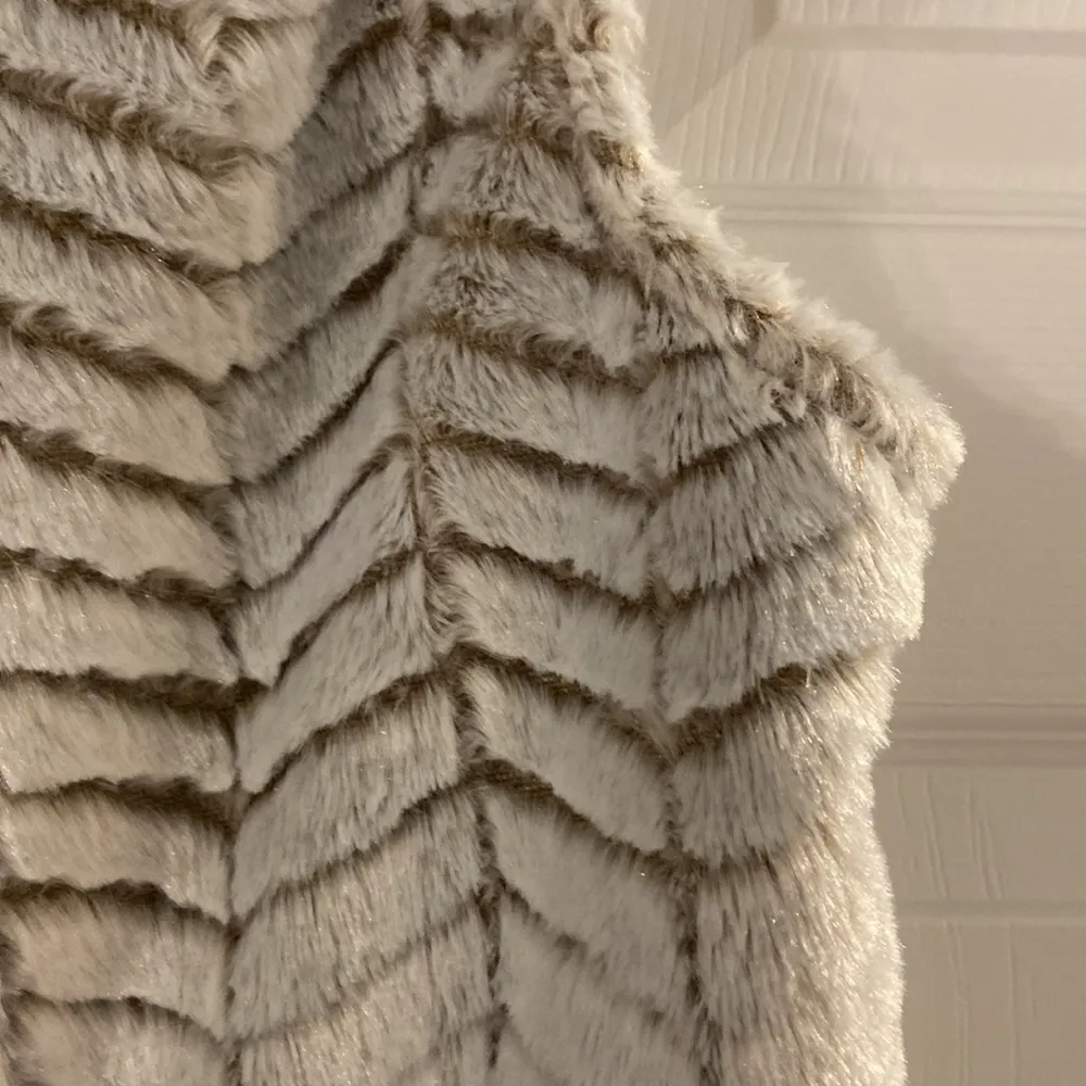 Sabrina Lauren New York Fluffy Vest size S brand new with tag see all photos - Image 3