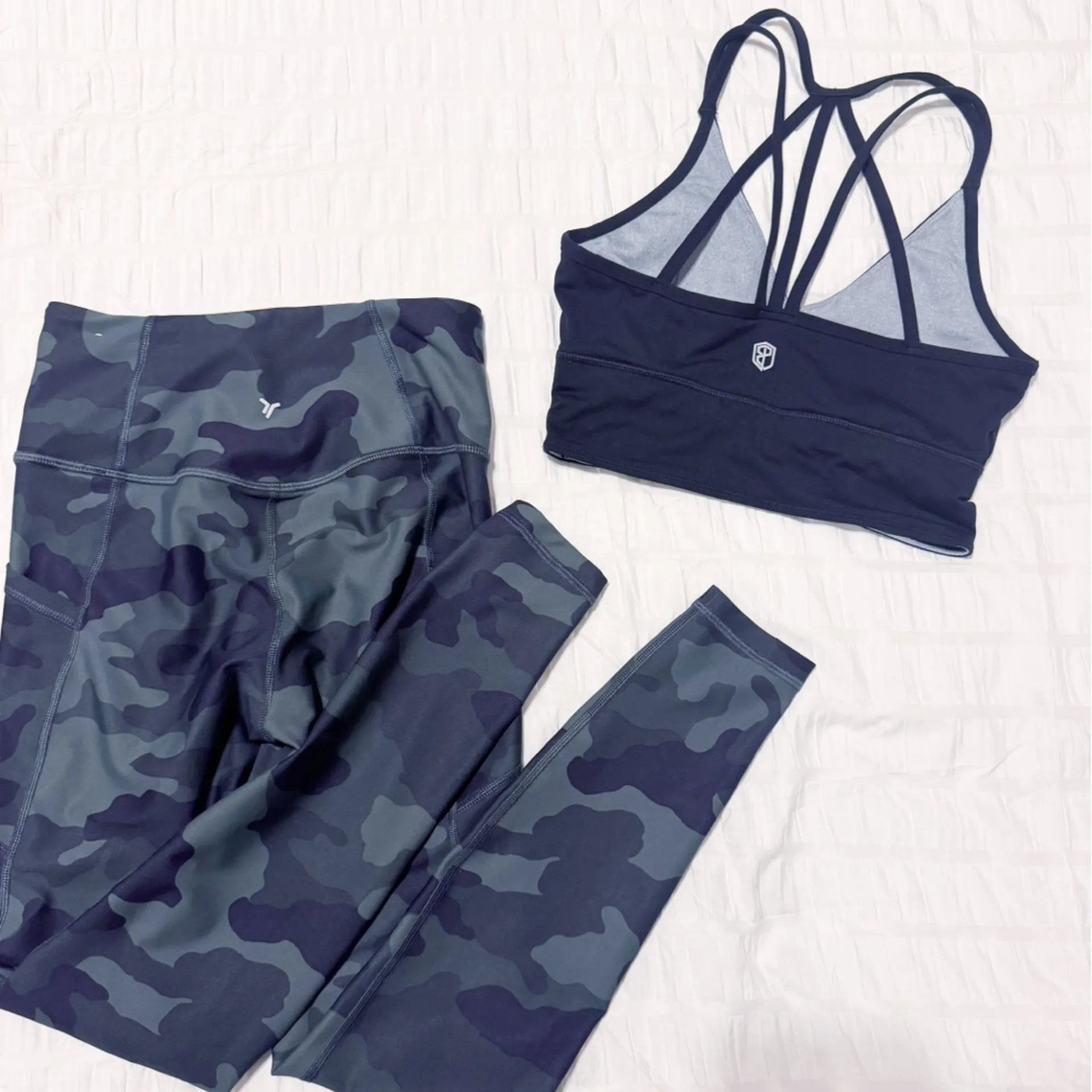 Workout Matching Set Camo Size XS Old Navy Born Primitive Camo Black Outfit - Image 4