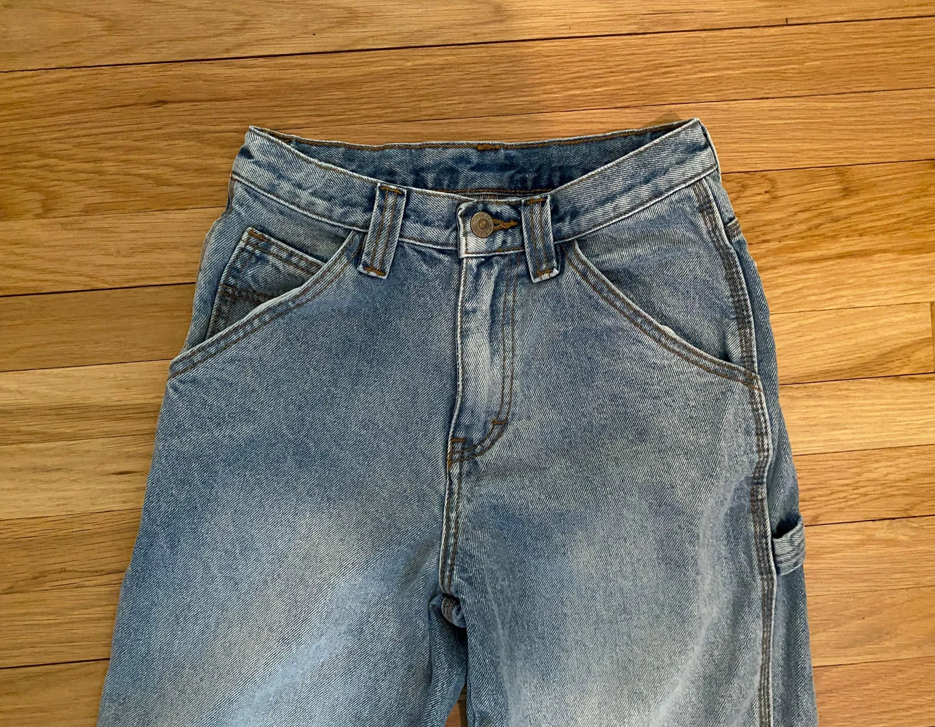 Brandy Melville Feanne Light Wash Jeans - Image 6