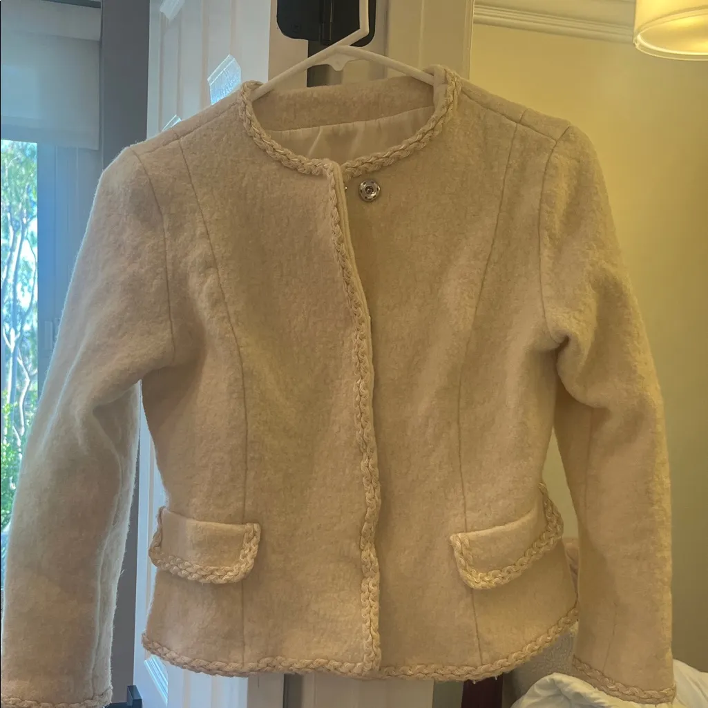 Elegant Cream Women's Jacket - Image 2